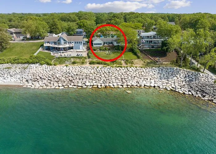 Lake Michigan Getaway By Juniper Holiday + Home